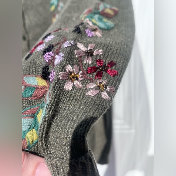 vtg y2K embroidered cottagecore cardigan sweater • beaded • Tiara International• - Picture 9 of 16